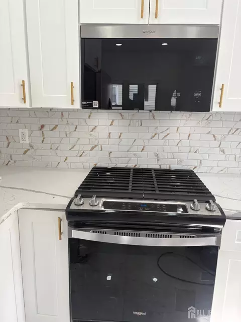 25 Menlo Ave, Metuchen, NJ 08840