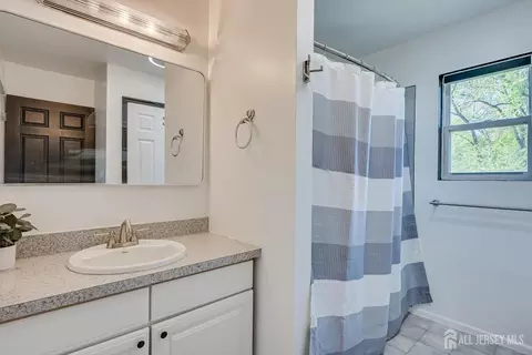 Bath - 122 Dewolfe St, Edison, NJ 08817 photo 4 of 5