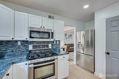 Kitchen - 122 Dewolfe St, Edison, NJ 08817 photo 5 of 5