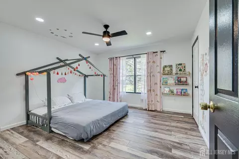 Bedroom - 122 Dewolfe St, Edison, NJ 08817 photo 4 of 9