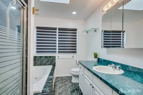 Bath - 122 Dewolfe St, Edison, NJ 08817 photo 2 of 5