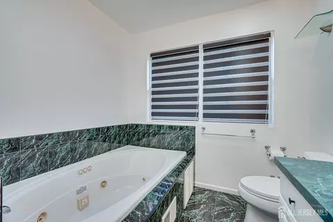 Bath - 122 Dewolfe St, Edison, NJ 08817 photo 3 of 5