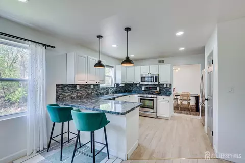 Kitchen - 122 Dewolfe St, Edison, NJ 08817 photo 3 of 5