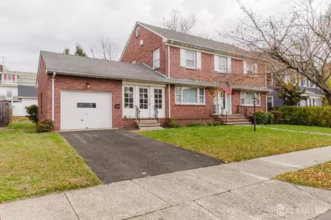 11 Edgeworth Pl, New Brunswick, NJ 08901