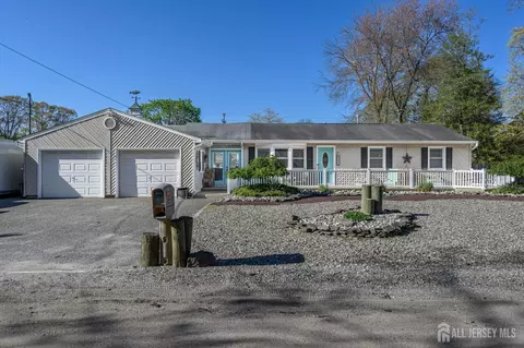 293 Louis Ave, Bayville, NJ 08721