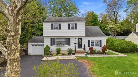 7 Spier Dr, Livingston, NJ 07039