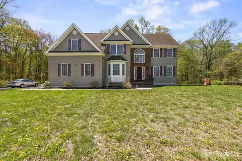 39 Friendship Rd, Cranbury, NJ 08512