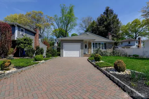 4 Azalea Ct, North Plainfield, NJ 07060