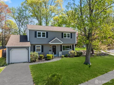 10 Ginesi Ct, Metuchen, NJ 08840