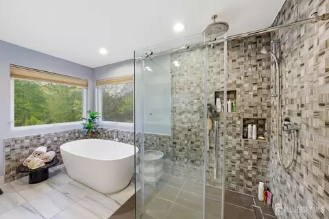 Bath - 5 Robert Ct, Monroe, NJ 08831 photo 4 of 8