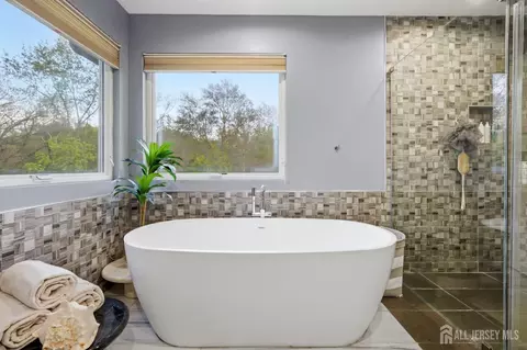Bath - 5 Robert Ct, Monroe, NJ 08831 photo 3 of 8