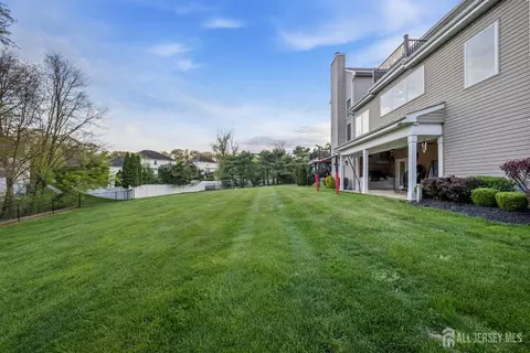 Exterior - 5 Robert Ct, Monroe, NJ 08831 photo 3 of 10