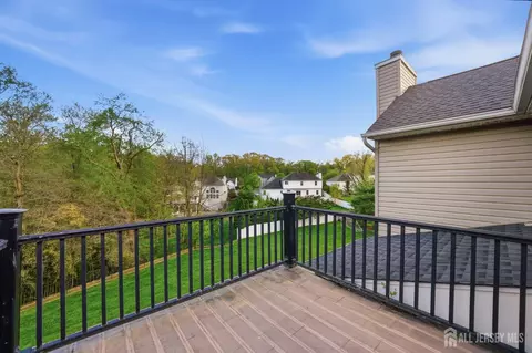 Exterior - 5 Robert Ct, Monroe, NJ 08831 photo 2 of 10