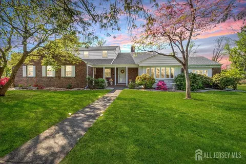 544 W 8th St W, Plainfield, NJ 07060