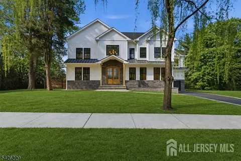 61 Hickory St, Metuchen, NJ 08840