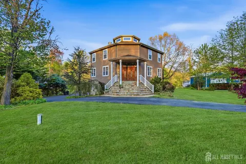 314 Smithburg Rd, Manalapan, NJ 07726