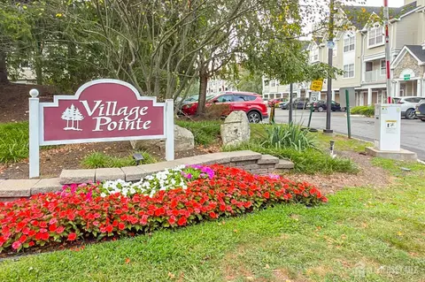 28 Inverness Dr, Edison, NJ 08820