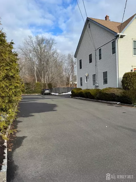 Exterior - 630 Valley Rd, Long Hill, NJ 07933 photo 1 of 5
