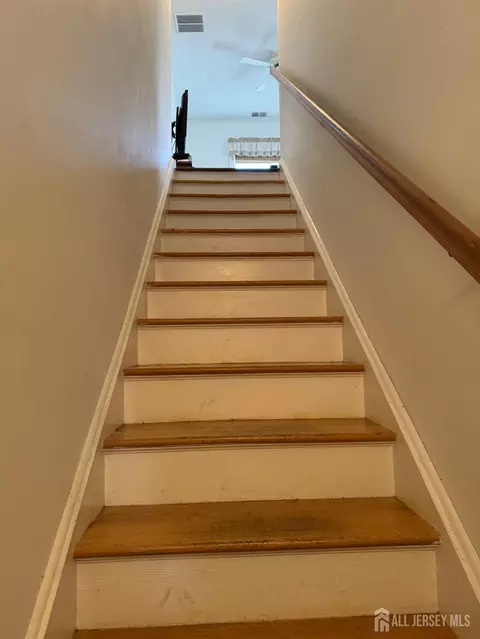 Entry Way - 630 Valley Rd, Long Hill, NJ 07933 photo 5 of 6