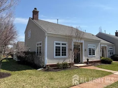 71 Winthrop Rd, Monroe, NJ 08831