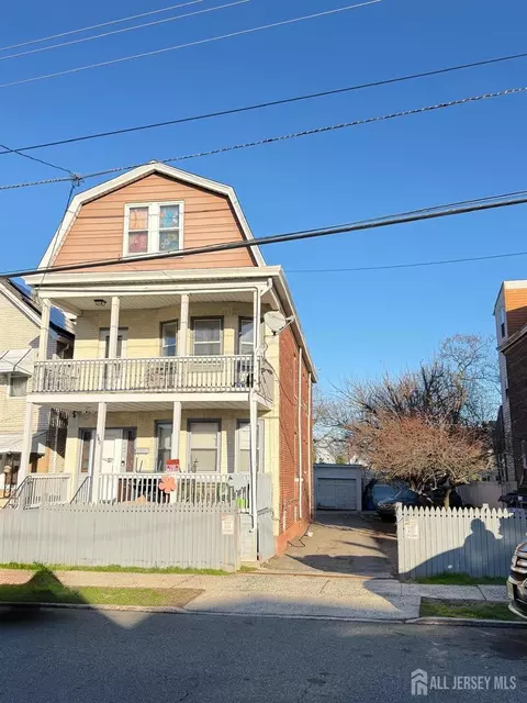 560 Johnstone St, Perth Amboy, NJ 08861