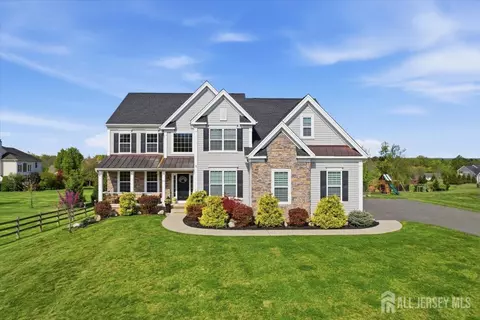 23 Claridge Ln, Flemington, NJ 08822
