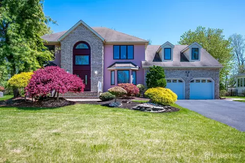 37 Jernee Dr, East Brunswick, NJ 08816