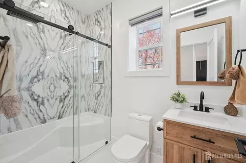 Bath - 75 Jefferson Blvd, Edison, NJ 08817 photo 1 of 6