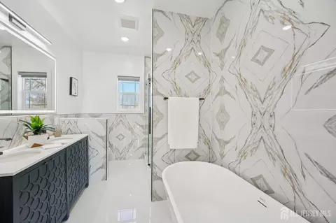 Bath - 75 Jefferson Blvd, Edison, NJ 08817 photo 6 of 6