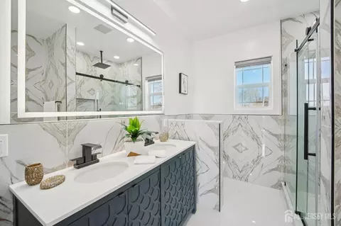 Bath - 75 Jefferson Blvd, Edison, NJ 08817 photo 5 of 6