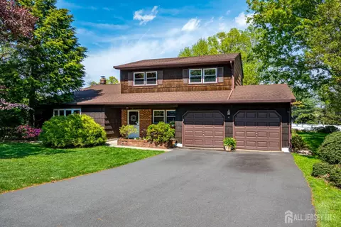 4 Caldwell Ct, East Brunswick, NJ 08816
