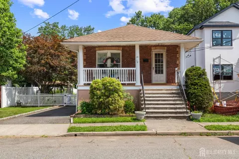 28 Wildwood Ave, Fords, NJ 08863