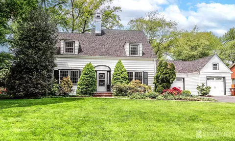 7 Crest Rd, New Brunswick, NJ 08901