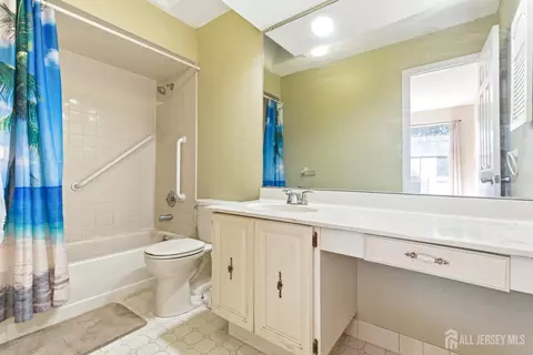 Bath - 103 Timber Oaks Rd, Edison, NJ 08820 photo 2 of 3