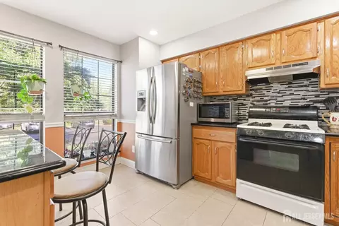 Kitchen - 103 Timber Oaks Rd, Edison, NJ 08820 photo 2 of 4