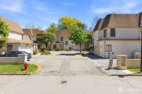 98 Park Gate Dr, Edison, NJ 08820