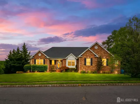 32 Scott Dr, Monroe, NJ 08831
