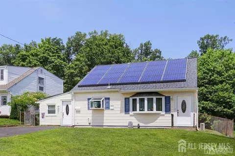45 Kendall Dr, Parlin, NJ 08859