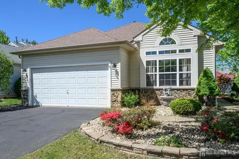70 Vineyard Ct, Monroe, NJ 08831