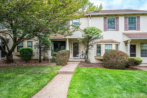 903 Maplecrest Rd, Edison, NJ 08820