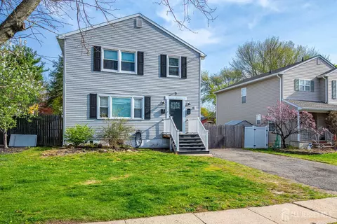 7 Myrtle Ave, Metuchen, NJ 08840