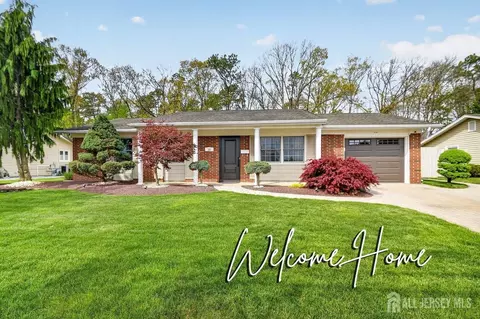 16 Evergreen Ter, Monroe, NJ 08831