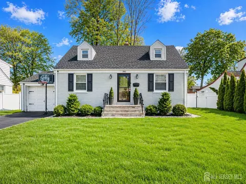 382 Douglas Rd, Roselle, NJ 07203
