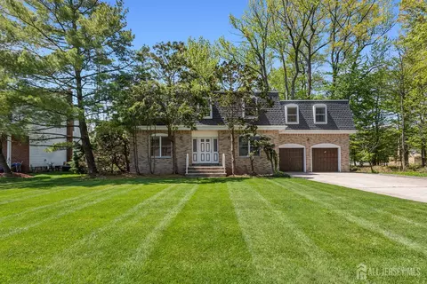 97 Roxy Ave, Edison, NJ 08820