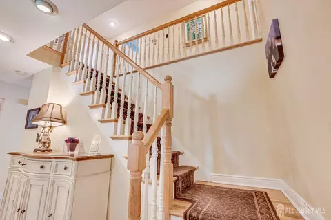 Entry Way - 22 Celler Rd, Edison, NJ 08817 photo 3 of 5