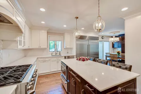 Kitchen - 22 Celler Rd, Edison, NJ 08817 photo 5 of 8