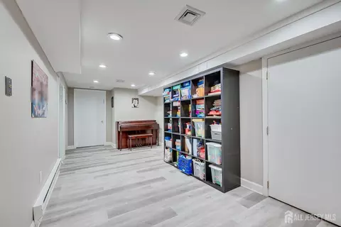 Entry Way - 22 Celler Rd, Edison, NJ 08817 photo 4 of 5