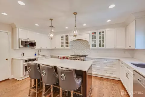 Kitchen - 22 Celler Rd, Edison, NJ 08817 photo 1 of 8