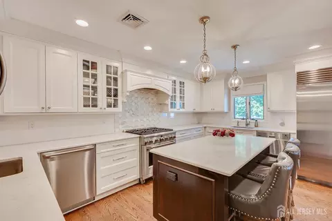 Kitchen - 22 Celler Rd, Edison, NJ 08817 photo 6 of 8
