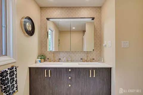 Bath - 22 Celler Rd, Edison, NJ 08817 photo 5 of 5